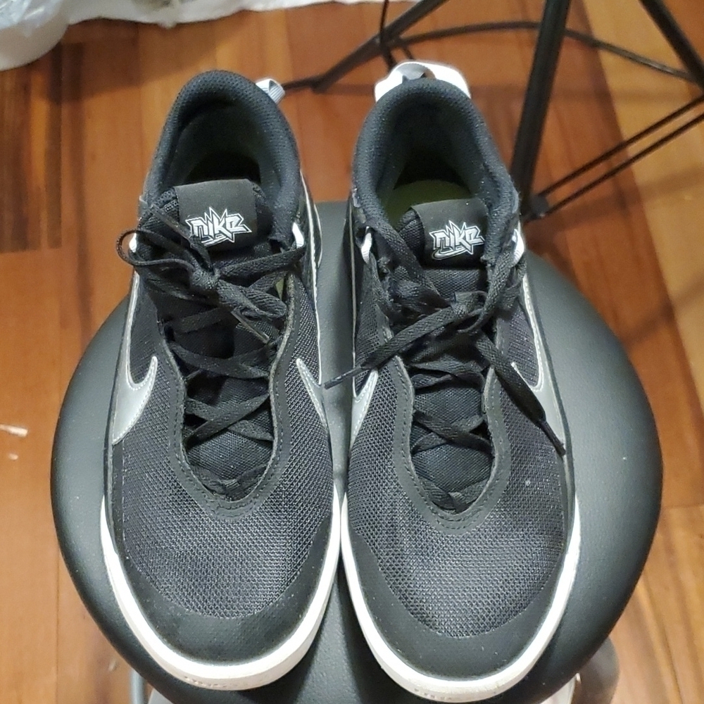 Nike Hustle DX Basketball Shoes Boys 7-Y